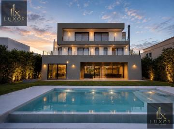 Casa · 448m² · 6 Ambientes · 4 Cocheras · Casa - El Yacht