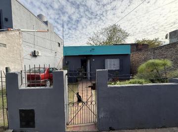 Casa · 43m² · 3 Ambientes · 1 Cochera · Casa en Venta Malvinas Argentinas a Reciclar 3 Ambientes
