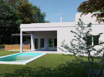 Casa · 645m² · 4 Ambientes · Casa en Venta en Zarate Golf Park