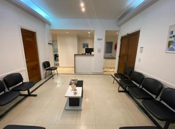 Oficina comercial · 102m² · 5 Ambientes · Consultorio en Reo;eta. 100 m²