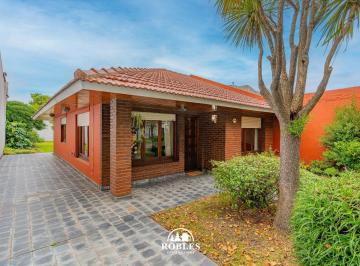 Casa · 81m² · 4 Ambientes · Chalet a m de Av Jara