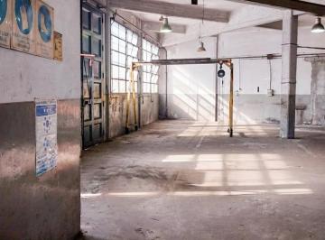 Bodega-Galpón · 450m² · 2 Ambientes · 4 Cocheras · Galpón en Ramos Mejía