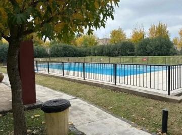 Departamento · 80m² · 3 Ambientes · 1 Cochera · Departamento Dúplex en Alquiler en Casas del Alto, Pilar, G. B. a. Zona Norte