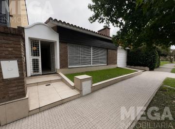 Casa · 331m² · 6 Ambientes · 1 Cochera · Riobamba 6700. Casa en Venta
