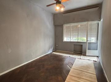 Departamento · 40m² · 2 Ambientes · 2 Ambientes Amplio con Balcon! Super Luminoso! Pasteur Al 200