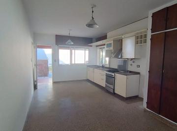 Casa · 107m² · 5 Ambientes · 1 Cochera · Alquiler Casa 3 Dorm. C Patio