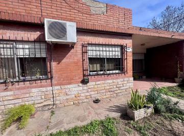 Casa · 90m² · 3 Ambientes · 1 Cochera · Venta Casa 3 Ambientes San Miguel con Cochera y Jardin