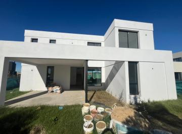 Casa · 200m² · 5 Ambientes · 1 Cochera · Casa en Venta en Puertos, Escobar, G. B. a. Zona Norte