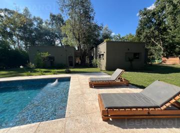 Casa · 330m² · 6 Ambientes · 6 Cocheras · Venta Casa 6 Ambientes con Piscina en Barrio Amarylis Cc