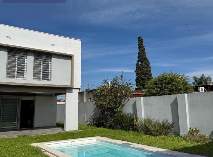 Casa · 215m² · 4 Ambientes · 5 Cocheras