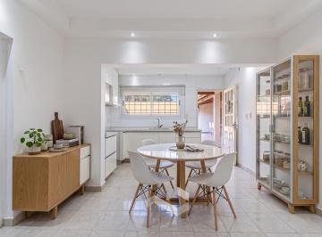 Casa · 135m² · 5 Ambientes · 3 Cocheras · Casa en Venta 5 Ambientes en Moron Sur