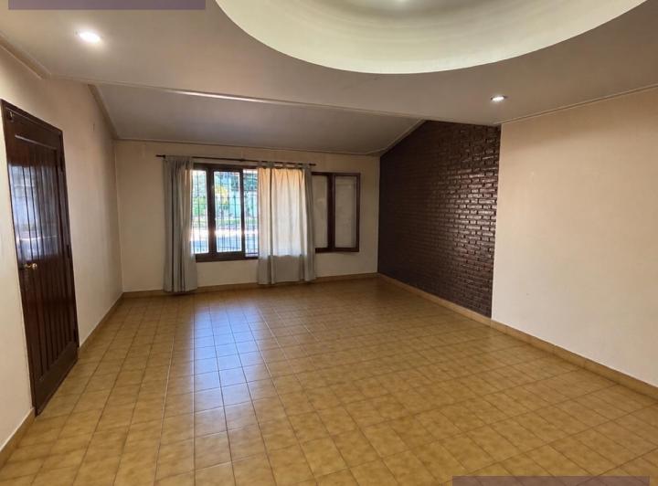 Casa · 350m² · 4 Ambientes · 1 Cochera