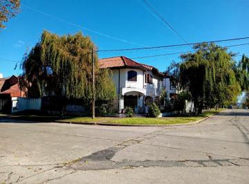 Casa · 280m² · 4 Ambientes · 2 Cocheras · Casa 4 Ambientes con Pileta - Divino Rostro