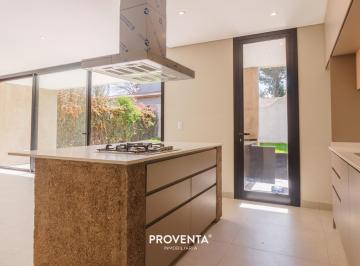 Casa · 160m² · 5 Ambientes · 2 Cocheras · Venta en Chacras de Coria, Casa a Estrenar en Calle Larrea