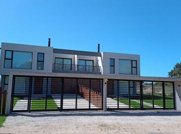Casa de 4 ambientes, Villa Gesell · Casa 4 Ambientes a 400 m de La Playa. Gesell Norte. Construcción Nueva.