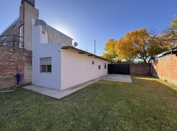 Casa · 45m² · 2 Ambientes · Casa en Venta a Estrenar de un Dormitorio con Jardin Fisherton