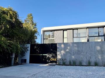 Casa de 5 ambientes, La Plata · Casa a Estrenar en Gonnet