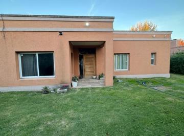 Quinta vacacional · 500m² · 5 Ambientes · 4 Cocheras · Quinta de Categoria en Zona Exclusiva de Mercedes