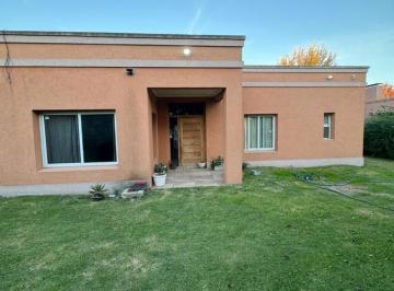 Quinta vacacional · 500m² · 5 Ambientes · 4 Cocheras · Quinta de Categoria en Zona Exclusiva de Mercedes