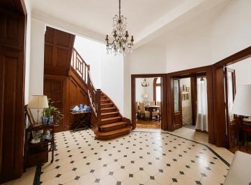 Casa · 235m² · 5 Ambientes · Retasada! Venta de Casa de 7 Ambientes con Terraza y Parrila en El Barrio Inglés - Caballito