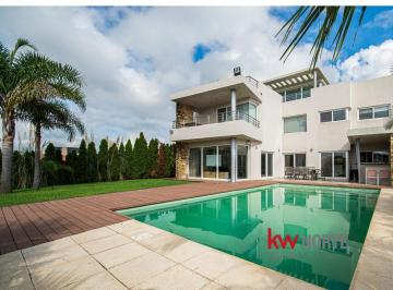 Casa · 257m² · 8 Ambientes · 2 Cocheras · Venta Casa, 6 Dorm., San Benito, Villanueva, Zona Norte, Al Rio