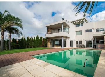 Casa · 257m² · 8 Ambientes · 2 Cocheras · Venta Casa, 6 Dorm., San Benito, Villanueva, Zona Norte, Al Rio