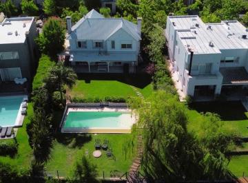 Casa · 250m² · 6 Ambientes · 1 Cochera · Alquiler Casa en Barrio Los Castores Nordelta a La Laguna