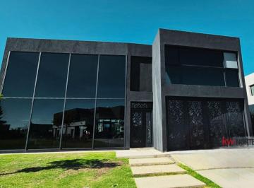 Casa · 329m² · 6 Ambientes · 2 Cocheras · Venta Casa Moderna Al Rio Todo El Diseño Mirala