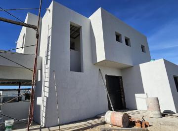 Casa · 160m² · 5 Ambientes · Casa en Venta a Estrenar en El Naudir