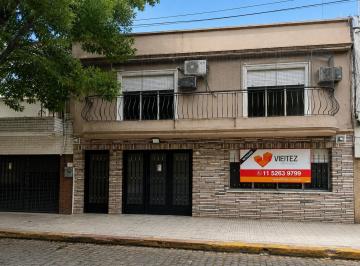 Casa · 216m² · 6 Ambientes · 1 Cochera · Retasada! Venta de Casa 6 Ambientes con Cochera en Parque Avellaneda