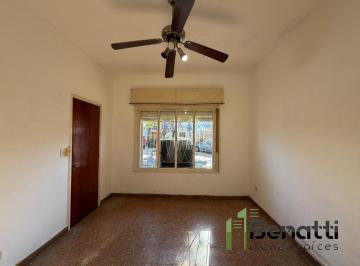 PH · 50m² · 2 Ambientes · Alquiler de Casa Tipó PH en Pb Frente 2amb y 1/2 con Patio