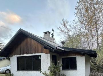 Casa de 4 ambientes, San Carlos de Bariloche · Hermosa Cabaña Tradicional con Jardín Amplio Bustillo Km 11