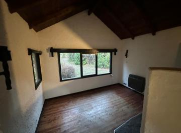 Casa de 4 ambientes, San Carlos de Bariloche · Hermosa Cabaña Tradicional con Jardín Amplio Bustillo Km 11