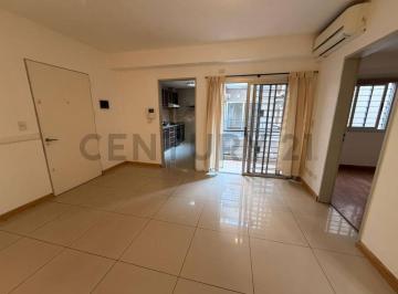 Departamento · 38m² · 2 Ambientes · 1 Cochera · Venta Departamento de 2 Ambientes con Balcón y Cochera en Versalles. Apto Crédito!