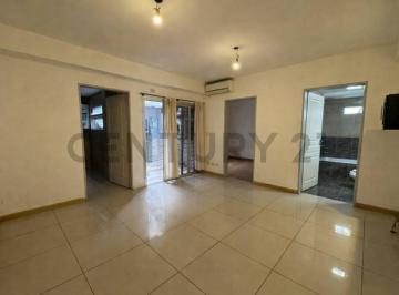 Departamento · 38m² · 2 Ambientes · 1 Cochera · Venta Departamento de 2 Ambientes con Balcón y Cochera en Versalles. Apto Crédito!