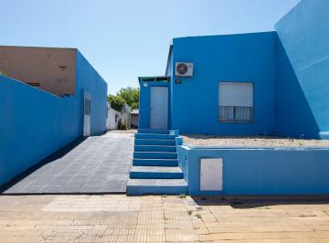 Casa · 90m² · 3 Dormitorios · 2 Cocheras · Casa de Tres Dorm. en Venta - Semicentrica