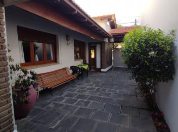 Casa · 165m² · 5 Ambientes · 3 Cocheras · Casa en Venta Semi Centrica Tandil