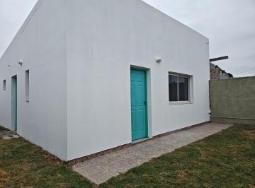 Casa · 65m² · 3 Ambientes · 2 Cocheras · Venta - Casa Apta Credito - a Media Cuadra de Lunghi