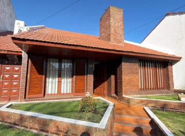 Casa de 4 ambientes, Mar del Plata · Chalet 4 Amb. con Cochera y Parque en Venta Apto Credito
