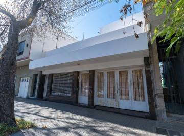 Casa · 234m² · 6 Ambientes · 1 Cochera · 3 Dorm., Cochera Patio y en Quincho | Venta