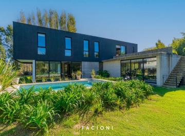 Casa de 5 ambientes, Mar del Plata · Moderna Casa 5 Ambientes - Los Tilos, Rumencó