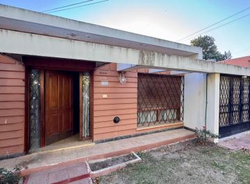 Casa · 196m² · 4 Ambientes · 2 Cocheras · Casa en Venta Barrio Jardin