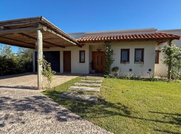 Casa · 207m² · 7 Ambientes · 4 Cocheras · Casa 3 Dorm. en Barrio Cerrado con Playroom - Vida Barrio Cerrado - Funes | Venta
