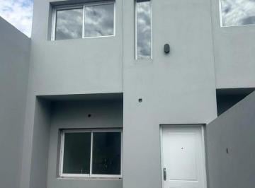 Casa · 75m² · 3 Ambientes · Casa en Venta - 2 Dorm. 2 Baños - La Plata
