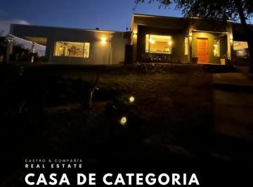 Casa · 180m² · 5 Ambientes · 1 Cochera · Venta Casa de Categoría de 2 Dorm. en Única Planta en Country Altos de Carlos Paz