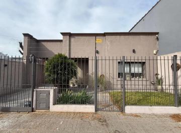 Casa · 150m² · 3 Ambientes · Venta Casa Renovada con Quincho y Piscina Merlo