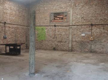 Local comercial · 187m² · 3 Ambientes · Galpón con Local y Vivienda en B° Las Flores.