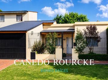 Casa · 4 Ambientes · 2 Cocheras · Casa en Venta Luis Guillon