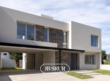 Casa · 212m² · 5 Ambientes · Casa en Venta de 3 Dorm. en Jardin de Las Tejas