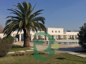 Casa · 330m² · 5 Ambientes · 6 Cocheras · Venta Casa.5 Amb. Bo. Privado La Lomada. Pilar